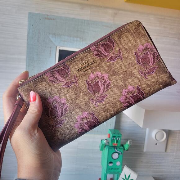 Coach Double Zip Wallet In Desert Tulip Print BNWOT - Picture 2 of 3